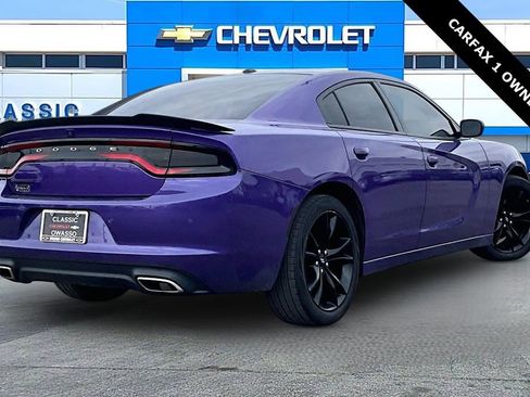 Used 2018 Dodge Charger SXT w/ Blacktop Package image 5