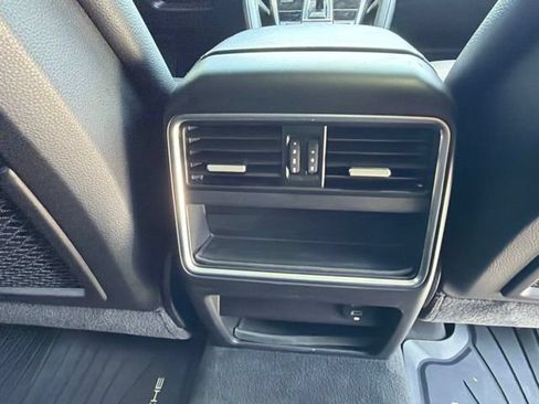 Used 2020 Porsche Cayenne AWD/4WD image 30