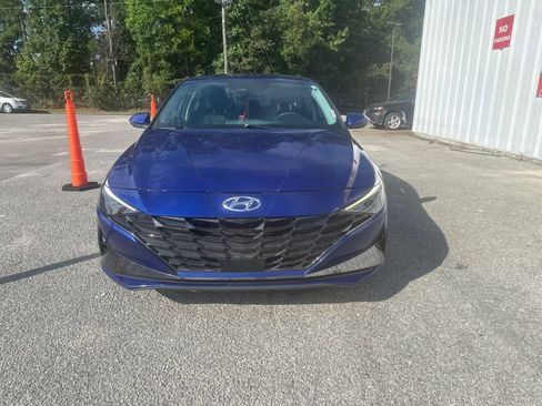 Used 2023 Hyundai Elantra Limited FWD image 2