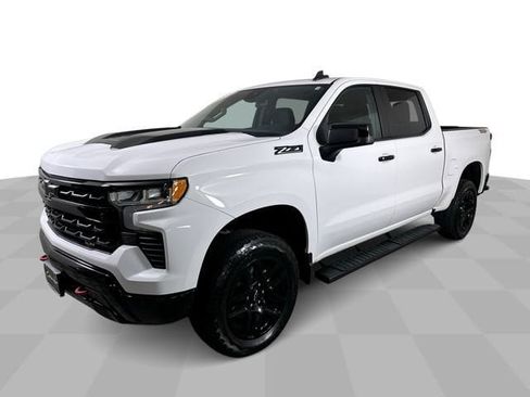 Used 2025 Chevrolet Silverado 1500 LT Trail Boss w/ Convenience Package II AWD/4WD image 4