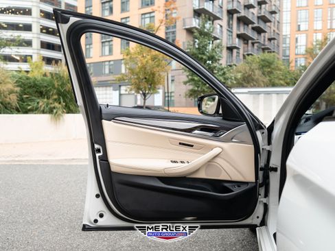 Used 2018 BMW 540i image 43