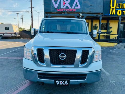 Used 2019 Nissan NV 3500 SL w/ Navigation Package RWD image 2