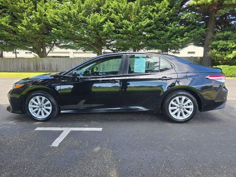 Used 2019 Toyota Camry LE FWD image 3