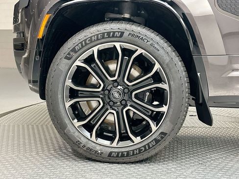 Certified 2025 Land Rover Defender 110 image 5