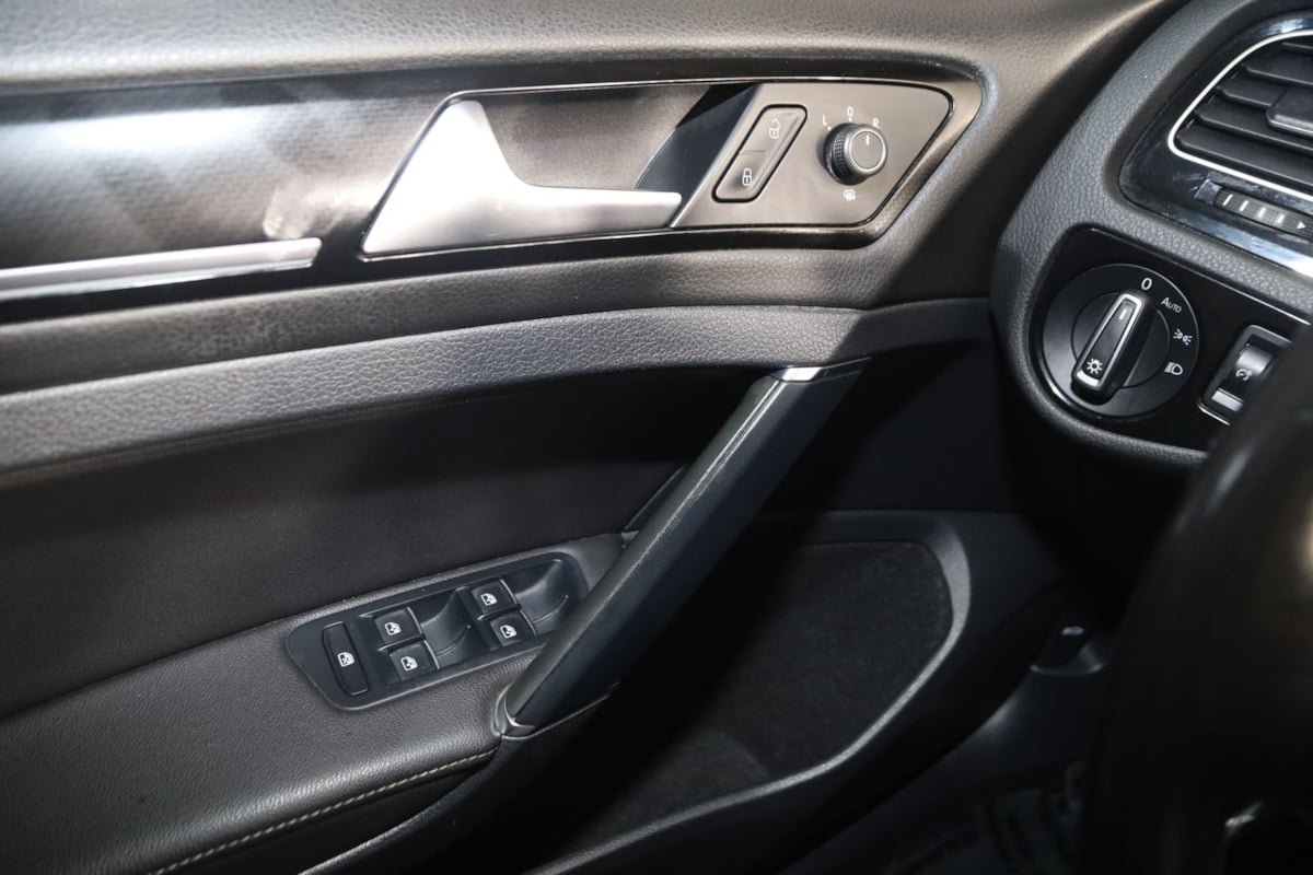 Used 2019 Volkswagen Golf 4-Door AWD/4WD image 26
