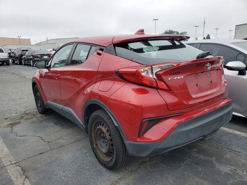 Used 2020 Toyota C-HR LE image 4