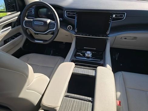 Used 2024 Jeep Wagoneer Series II AWD/4WD image 37