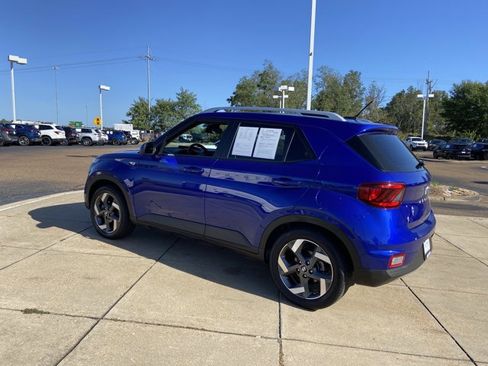 Used 2024 Hyundai Venue SEL image 7