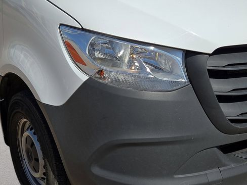 Used 2025 Mercedes-Benz Sprinter 2500 image 9
