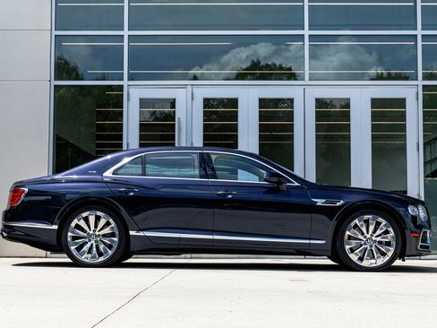 Certified 2024 Bentley Flying Spur V8 image 14