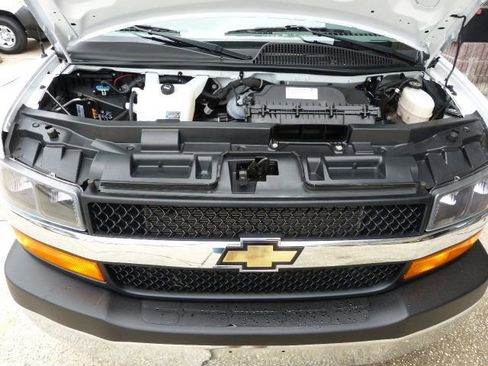 Used 2023 Chevrolet Express 2500 w/ Driver Convenience Package image 9