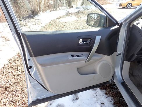 Used 2014 Nissan Rogue S image 28