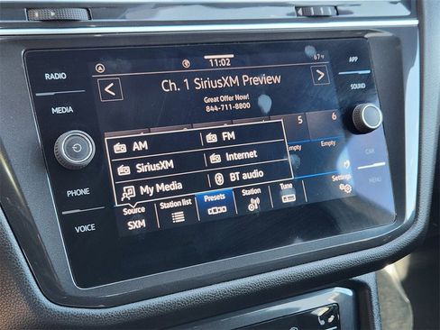 Used 2022 Volkswagen Tiguan SE R-Line image 11