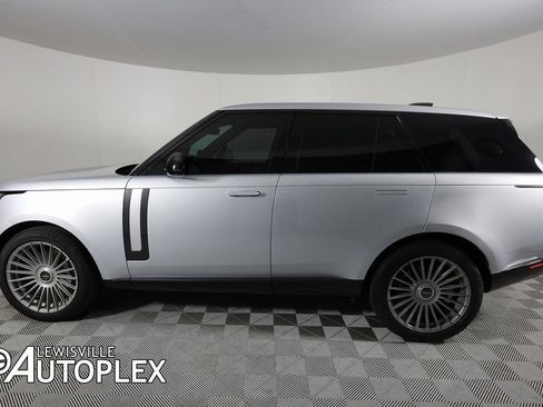 Used 2023 Land Rover Range Rover SE image 11