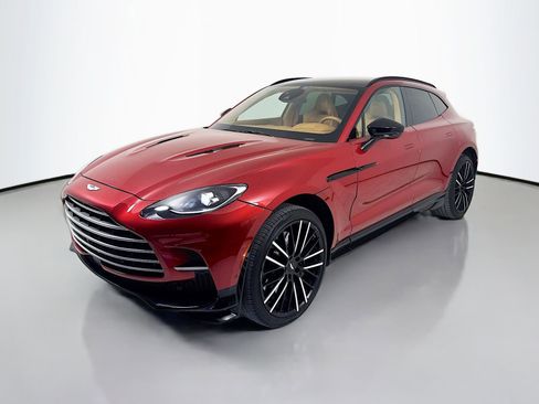 Used 2024 Aston Martin DBX 707 image 3