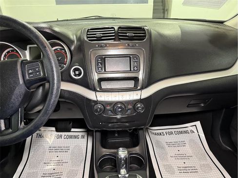 Used 2019 Dodge Journey SE image 19