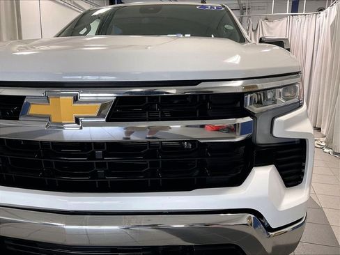 Used 2023 Chevrolet Silverado 1500 LT AWD/4WD image 32