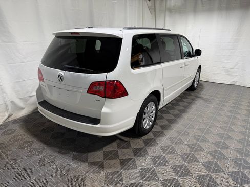Used 2012 Volkswagen Routan SE image 6