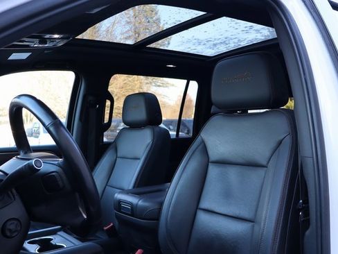 Used 2021 Chevrolet Suburban High Country image 4