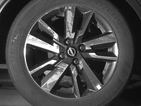 Used 2025 Nissan Versa SV FWD image 15