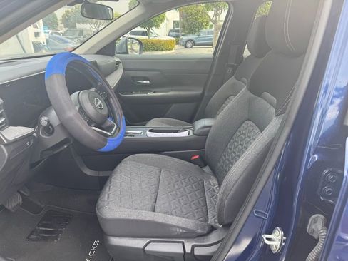 Certified 2025 Nissan Kicks SV FWD image 5