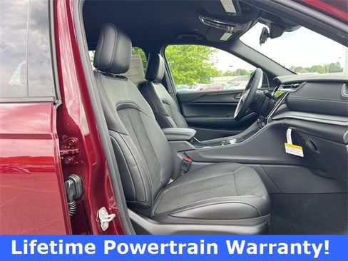 New 2025 Jeep Grand Cherokee Altitude image 19