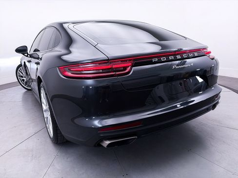 Used 2018 Porsche Panamera image 4