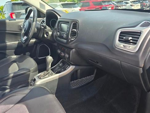Used 2017 Jeep Compass Latitude AWD/4WD image 19