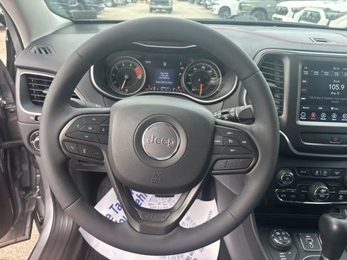 Used 2022 Jeep Cherokee Trailhawk w/ Premium Leather Package AWD/4WD image 30