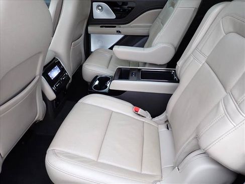Used 2023 Lincoln Aviator Reserve w/ Equipment Group 201A AWD/4WD image 10