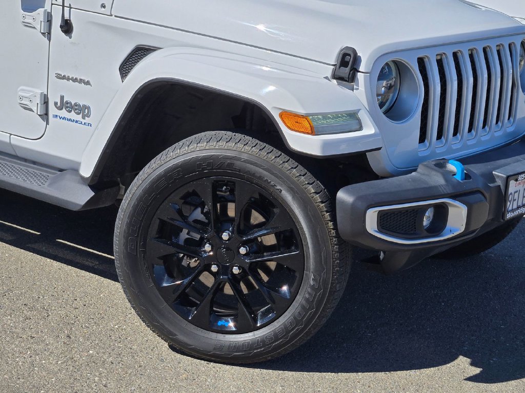 Used 2023 Jeep Wrangler Unlimited Sahara w/ Cold Weather Group AWD/4WD image 9