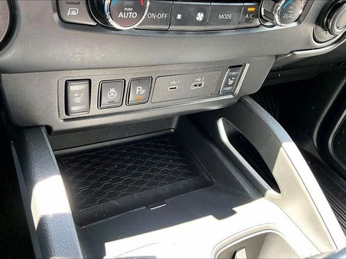 Used 2024 Nissan Frontier SV w/ SV Convenience Package RWD image 17