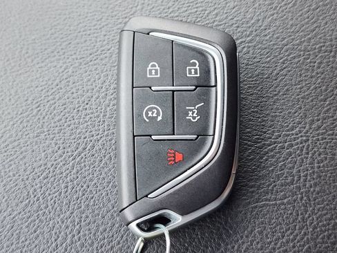 Used 2025 Cadillac XT4 Premium Luxury FWD image 36
