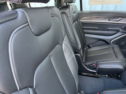 New 2026 Jeep Grand Cherokee L Limited w/ Limited Altitude Package AWD/4WD image 54