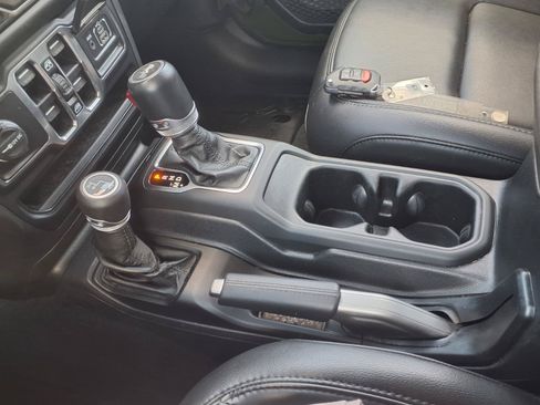Used 2021 Jeep Wrangler Unlimited Sahara AWD/4WD image 14