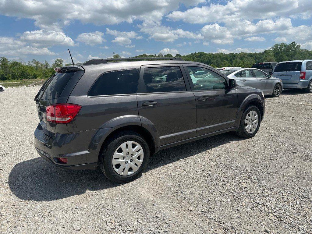 Used 2019 Dodge Journey SE w/ Connectivity Group FWD image 3