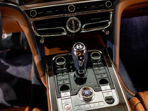 Used 2021 Bentley Flying Spur W12 image 14