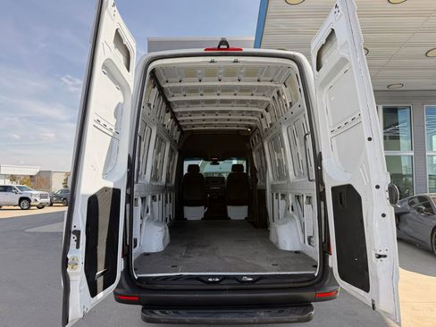 Used 2021 Mercedes-Benz Sprinter 2500 image 18