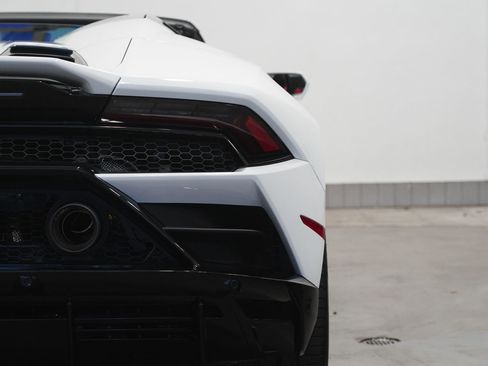 Used 2024 Lamborghini Huracan EVO image 17