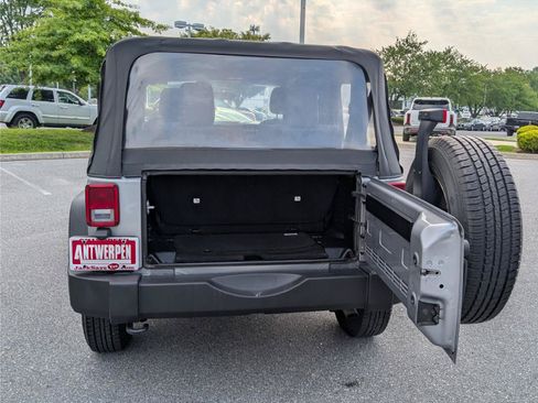 Used 2018 Jeep Wrangler Sport AWD/4WD image 14
