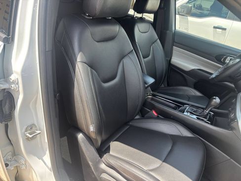 Used 2025 Jeep Compass Limited AWD/4WD image 37