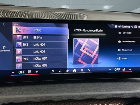 Used 2025 BMW 330i Sedan w/ Convenience Package image 21