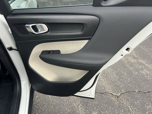 Used 2023 Volvo XC40 B5 Ultimate w/ Climate Package image 18