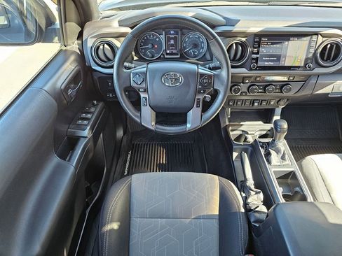 Used 2020 Toyota Tacoma TRD Off-Road w/ Technology Package image 13