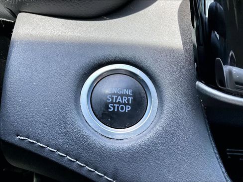 Used 2021 Toyota Highlander L image 33