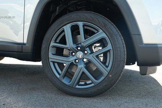 New 2026 Jeep Compass Latitude AWD/4WD image 5