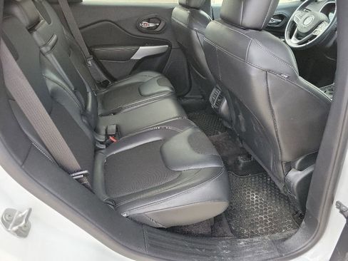Used 2018 Jeep Cherokee Latitude Plus w/ Cold Weather Group AWD/4WD image 10
