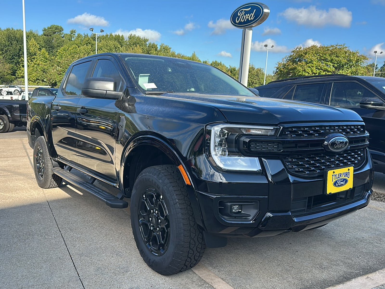 New 2026 Ford Ranger XLT w/ FX4 Off-Road Package AWD/4WD image 1