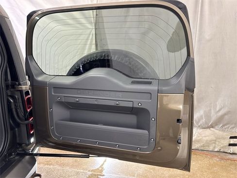 Used 2022 Land Rover Defender 90 X-Dynamic HSE image 26
