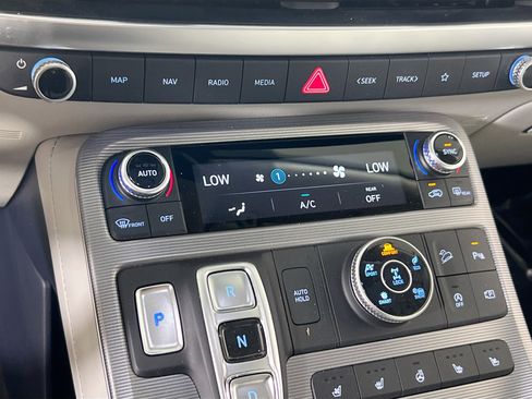 Used 2023 Hyundai Palisade Calligraphy image 16